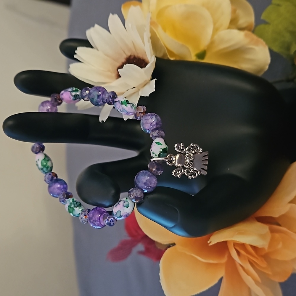 NWOT Angel Charm Memory Wired Bracelet  1020
